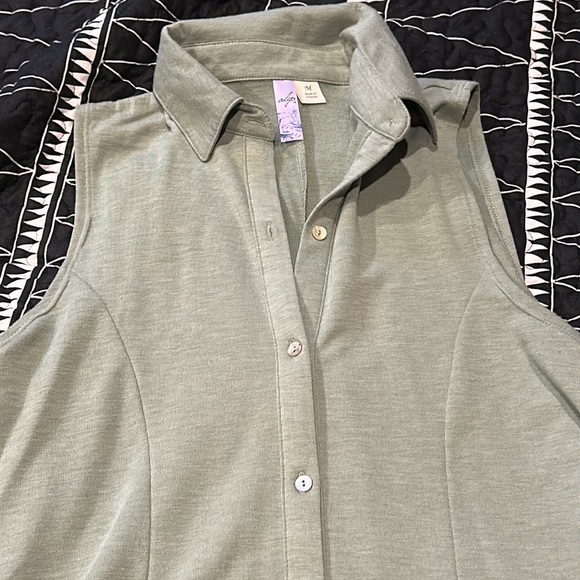 Francesca’s collared sundress - Picture 2 of 4